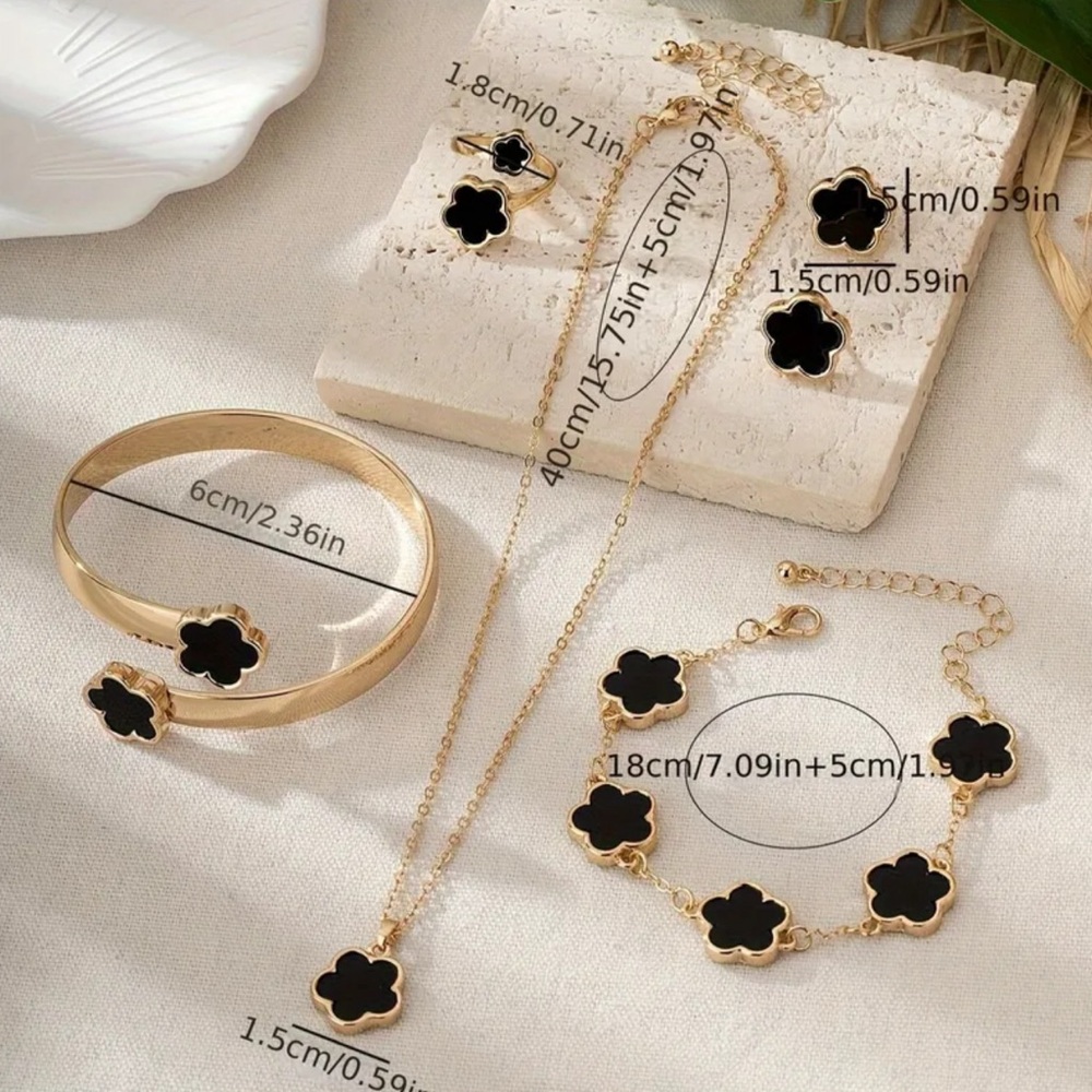 Trendy set  of clover necklace, two bracelets a ring and earrings.